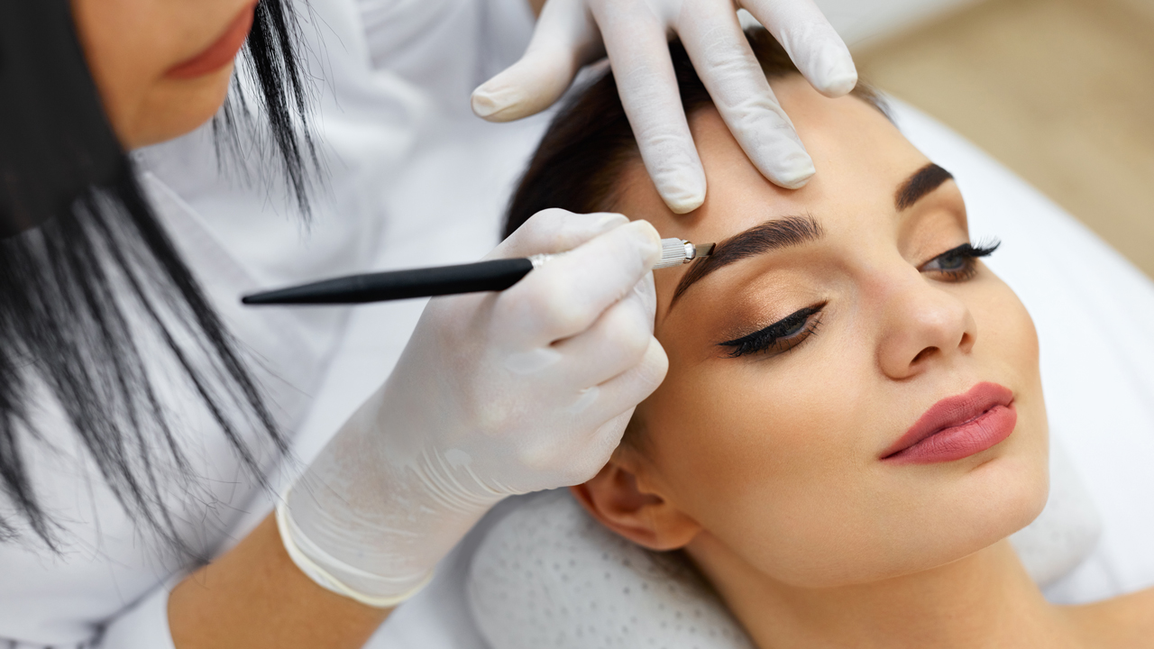 Augenbrauentransplantation oder Microblading? Ehrlicher Vergleich